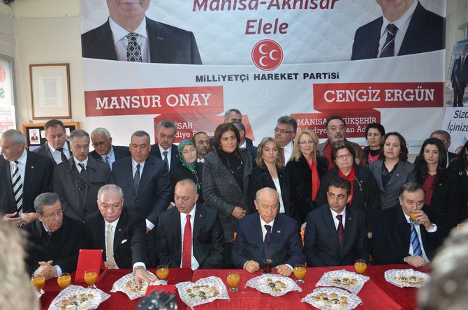 MHP LİDERi DEVLET BAHÇELİ AKHİSARLILAR İLE BULUŞTU